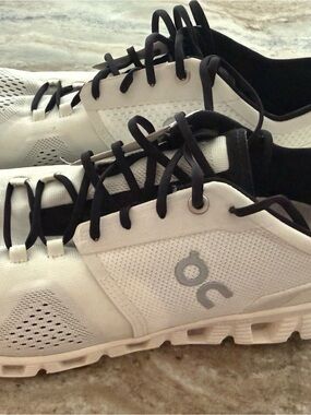 On Running Men's Cloud Running Shoes - White/Black